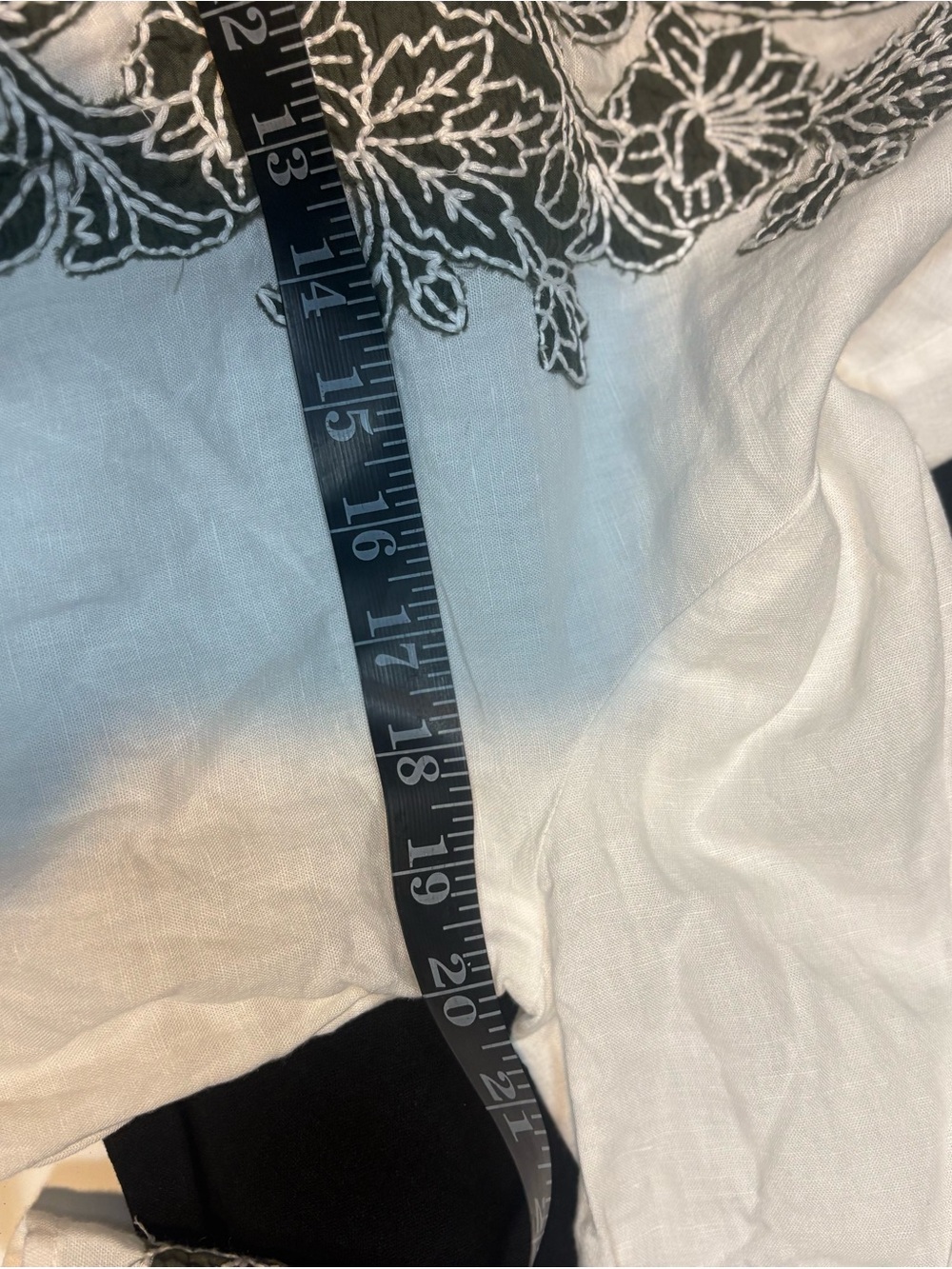 Chico's White V-Neck Black Embroidered Tunic 8/10 - Picture 8 of 10